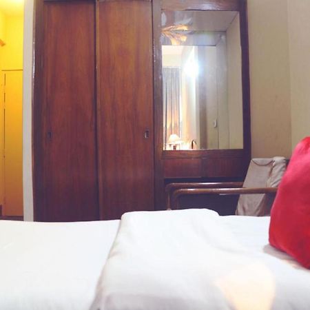 Hotel Ashrafee Дакка Экстерьер фото