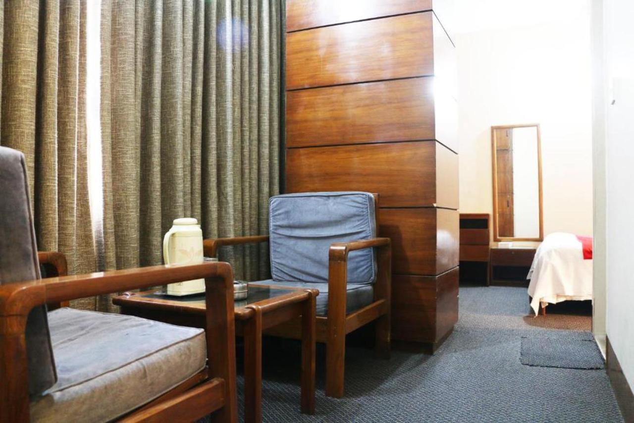 Hotel Ashrafee Дакка Экстерьер фото