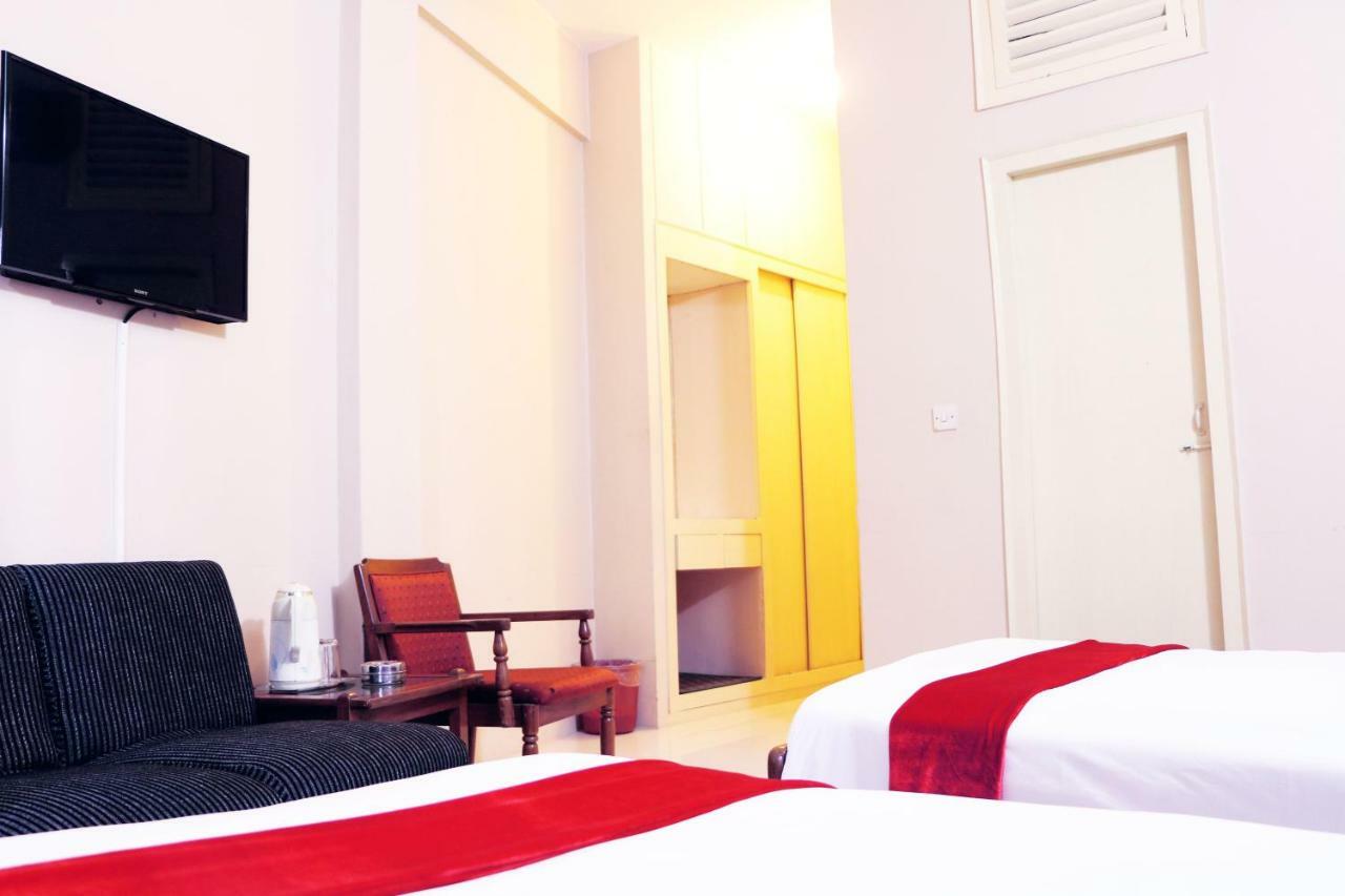 Hotel Ashrafee Дакка Экстерьер фото